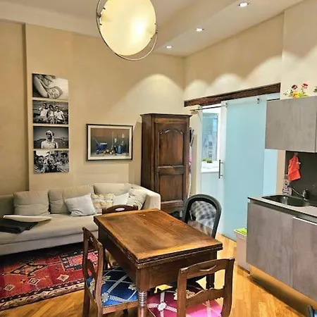 Di Pregio In Centro A 아파트 *